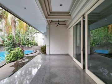 DIJUAL RUMAH LUAS dgn SWIMMING POOL di Jl KEMANG DALAM, JAKSEL
