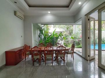 DIJUAL RUMAH LUAS dgn SWIMMING POOL di Jl KEMANG DALAM, JAKSEL
