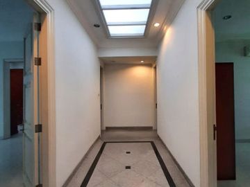 DIJUAL RUMAH LUAS dgn SWIMMING POOL di Jl KEMANG DALAM, JAKSEL