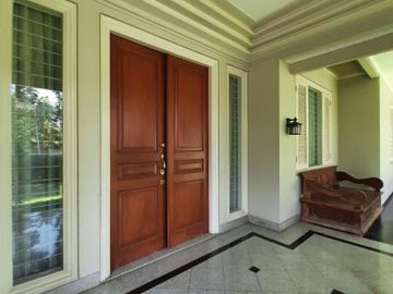 DIJUAL RUMAH LUAS dgn SWIMMING POOL di Jl KEMANG DALAM, JAKSEL