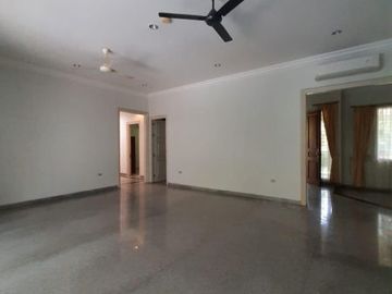 DIJUAL RUMAH LUAS dgn SWIMMING POOL di Jl KEMANG DALAM, JAKSEL