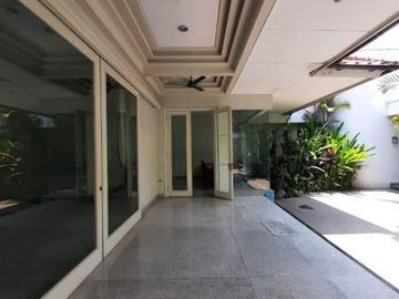 DIJUAL RUMAH LUAS dgn SWIMMING POOL di Jl KEMANG DALAM, JAKSEL