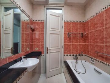 DIJUAL RUMAH LUAS dgn SWIMMING POOL di Jl KEMANG DALAM, JAKSEL