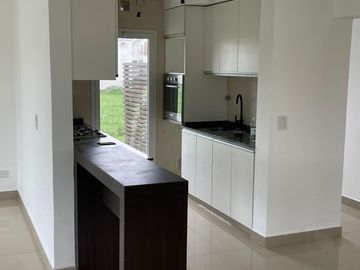 Casa en Venta. 4 ambientes, suite. Piscina, parrilla. Barrio El Canton Islas.