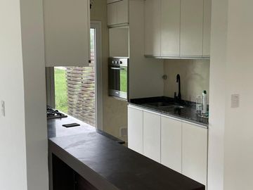 Casa en Venta. 4 ambientes, suite. Piscina, parrilla. Barrio El Canton Islas.