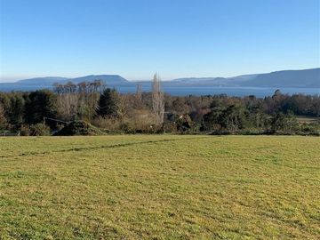 Pucon-Los Riscos- Parcela con vista al lago y volcan