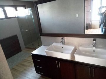 Three Storey with Five Bedrooms House and Lot for Sale in H