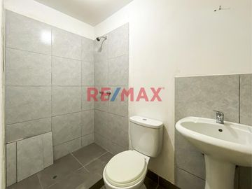 Este departamento en venta en el proyecto Festiva ofrece una distribución cómoda, 👀 vista externa hacia la calle y está rodeado de 🌳 áreas verdes. Se