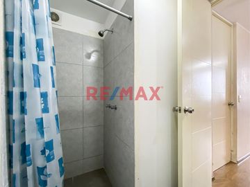 Este departamento en venta en el proyecto Festiva ofrece una distribución cómoda, 👀 vista externa hacia la calle y está rodeado de 🌳 áreas verdes. Se