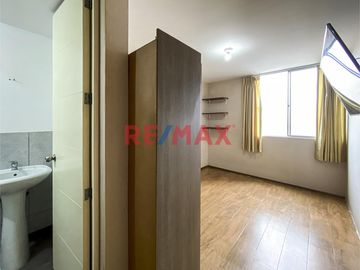 Este departamento en venta en el proyecto Festiva ofrece una distribución cómoda, 👀 vista externa hacia la calle y está rodeado de 🌳 áreas verdes. Se