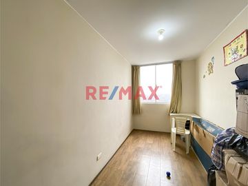 Este departamento en venta en el proyecto Festiva ofrece una distribución cómoda, 👀 vista externa hacia la calle y está rodeado de 🌳 áreas verdes. Se