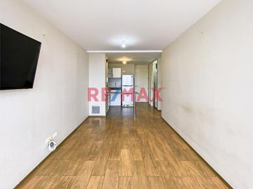Este departamento en venta en el proyecto Festiva ofrece una distribución cómoda, 👀 vista externa hacia la calle y está rodeado de 🌳 áreas verdes. Se