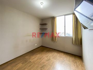 Este departamento en venta en el proyecto Festiva ofrece una distribución cómoda, 👀 vista externa hacia la calle y está rodeado de 🌳 áreas verdes. Se