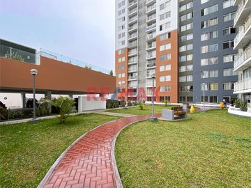 Este departamento en venta en el proyecto Festiva ofrece una distribución cómoda, 👀 vista externa hacia la calle y está rodeado de 🌳 áreas verdes. Se