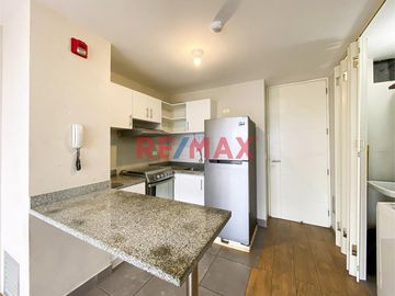 Este departamento en venta en el proyecto Festiva ofrece una distribución cómoda, 👀 vista externa hacia la calle y está rodeado de 🌳 áreas verdes. Se