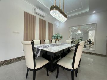 Dijual Baru Mewah Gaya Klasik Amerika Fully Furnished ada Kolam Renang Pribadi