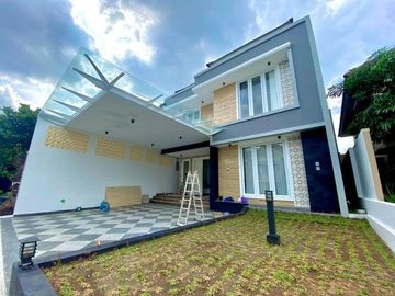 Dijual Baru Mewah Gaya Klasik Amerika Fully Furnished ada Kolam Renang Pribadi