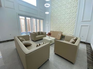 Dijual Baru Mewah Gaya Klasik Amerika Fully Furnished ada Kolam Renang Pribadi