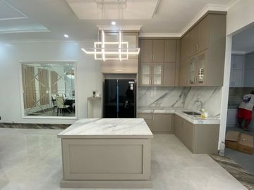 Dijual Baru Mewah Gaya Klasik Amerika Fully Furnished ada Kolam Renang Pribadi
