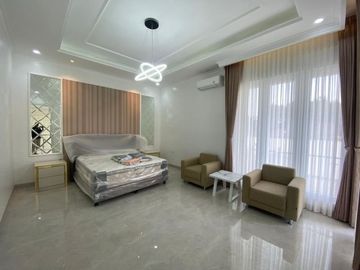 Dijual Baru Mewah Gaya Klasik Amerika Fully Furnished ada Kolam Renang Pribadi