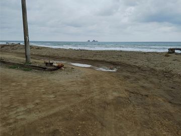 Las Tunas: Se Vende Terreno para Construcción en Zona Rural, Cerca del Mar y Frente al río en Las Tunas