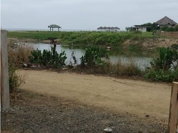 Las Tunas: Se Vende Terreno para Construcción en Zona Rural, Cerca del Mar y Frente al río en Las Tunas