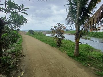 Las Tunas: Se Vende Terreno para Construcción en Zona Rural, Cerca del Mar y Frente al río en Las Tunas