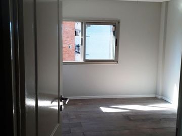 Piso de categoría en Lanusita, 4 amb. con cochera. Edificio con PISCINA, SUM Y SOLARIUM. REBAJADO