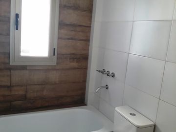 Piso de categoría en Lanusita, 4 amb. con cochera. Edificio con PISCINA, SUM Y SOLARIUM. REBAJADO