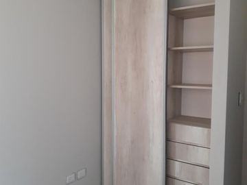 Piso de categoría en Lanusita, 4 amb. con cochera. Edificio con PISCINA, SUM Y SOLARIUM. REBAJADO