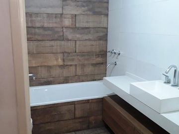 Piso de categoría en Lanusita, 4 amb. con cochera. Edificio con PISCINA, SUM Y SOLARIUM. REBAJADO
