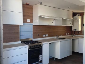 Piso de categoría en Lanusita, 4 amb. con cochera. Edificio con PISCINA, SUM Y SOLARIUM. REBAJADO