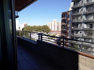 Piso de categoría en Lanusita, 4 amb. con cochera. Edificio con PISCINA, SUM Y SOLARIUM. REBAJADO