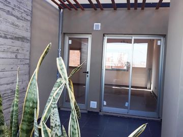 Piso de categoría en Lanusita, 4 amb. con cochera. Edificio con PISCINA, SUM Y SOLARIUM. REBAJADO