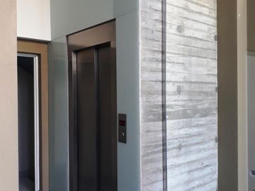 Piso de categoría en Lanusita, 4 amb. con cochera. Edificio con PISCINA, SUM Y SOLARIUM. REBAJADO