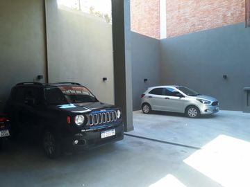 Piso de categoría en Lanusita, 4 amb. con cochera. Edificio con PISCINA, SUM Y SOLARIUM. REBAJADO