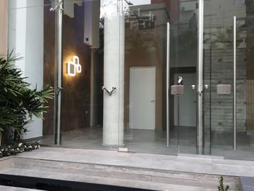 Piso de categoría en Lanusita, 4 amb. con cochera. Edificio con PISCINA, SUM Y SOLARIUM. REBAJADO