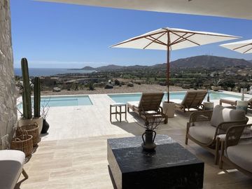Villa con vista al mar,  jacuzzi, alberca, area de asador y  fogata, en residenc
