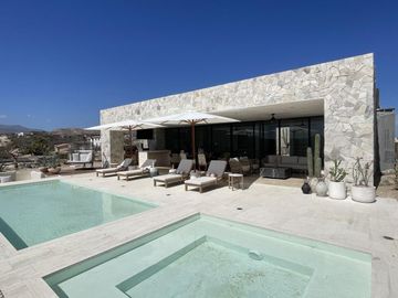 Villa con vista al mar,  jacuzzi, alberca, area de asador y  fogata, en residenc