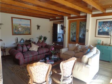 ¡OPORTUNIDAD! Destacable y Confortable propiedad en venta
