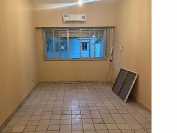 PH MONOAMBIENTE A REFACCIONAR ,27 M2 APROX, POCAS UNIDADES , A LA CALLE
