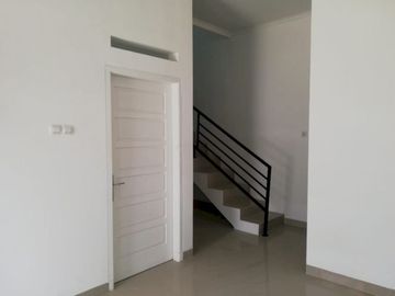 RUMAH CANTIK DI KOMPLEK BUMI PAKUSRAKAN NGAMPARH BANDUNG BARAT