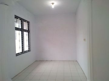 Rumah di Tebet, 2Lt, Siap Huni, Akses 2 Mbl, di Tebet Timur