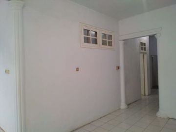 Rumah di Tebet, 2Lt, Siap Huni, Akses 2 Mbl, di Tebet Timur