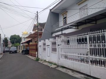 Rumah di Tebet, 2Lt, Siap Huni, Akses 2 Mbl, di Tebet Timur