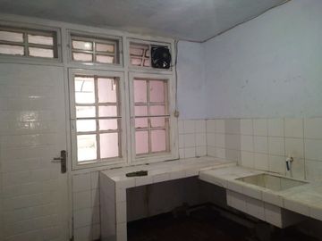 Rumah di Tebet, 2Lt, Siap Huni, Akses 2 Mbl, di Tebet Timur