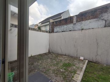 Rumah Greenwood Citraland Surabaya Barat Semi Furnished