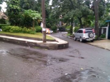 Rumah strategis posisi hook pinggir jalan bima arjuna cicendo bandung tengah | MARTIN