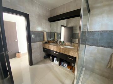 VENDO DE OPORTUNIDAD CASA EN URBANIZACION MÓNACO - ISLA MOCOLI
