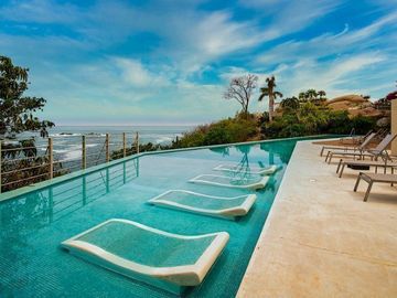Condominio vista al mar, con club de playa y restaurante, 4 albercas, gimnasio